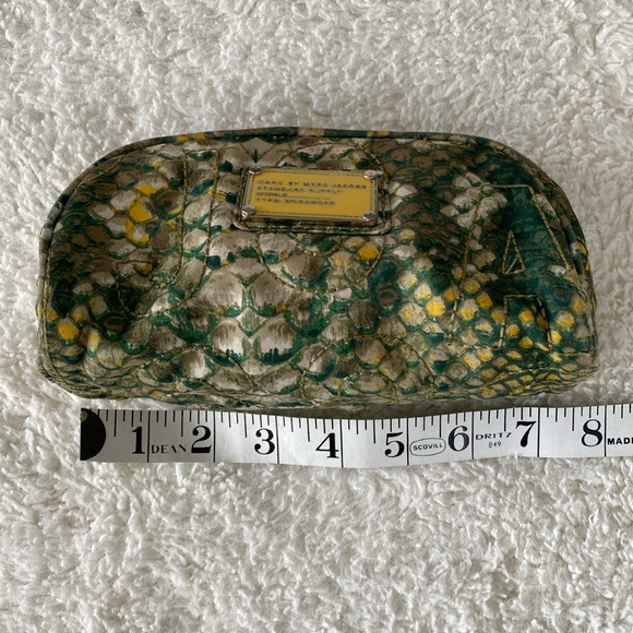 ❤️ Marc Jacobs Snake Print Quilted Cosmetic Case - Picture 10 of 11